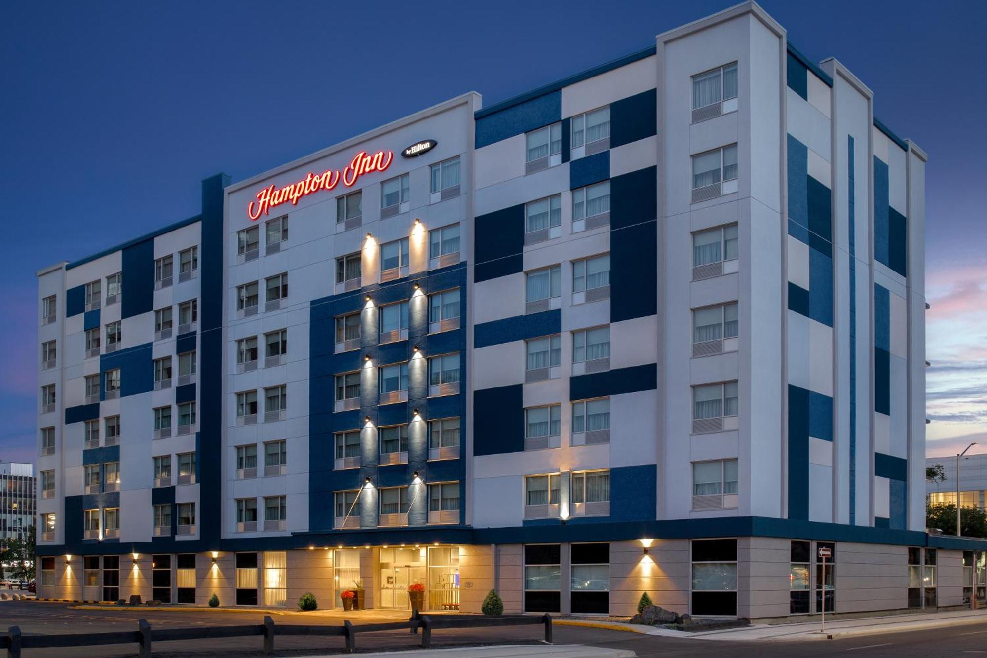 Hampton Inn By Hilton Winnipeg Downtown Екстериор снимка