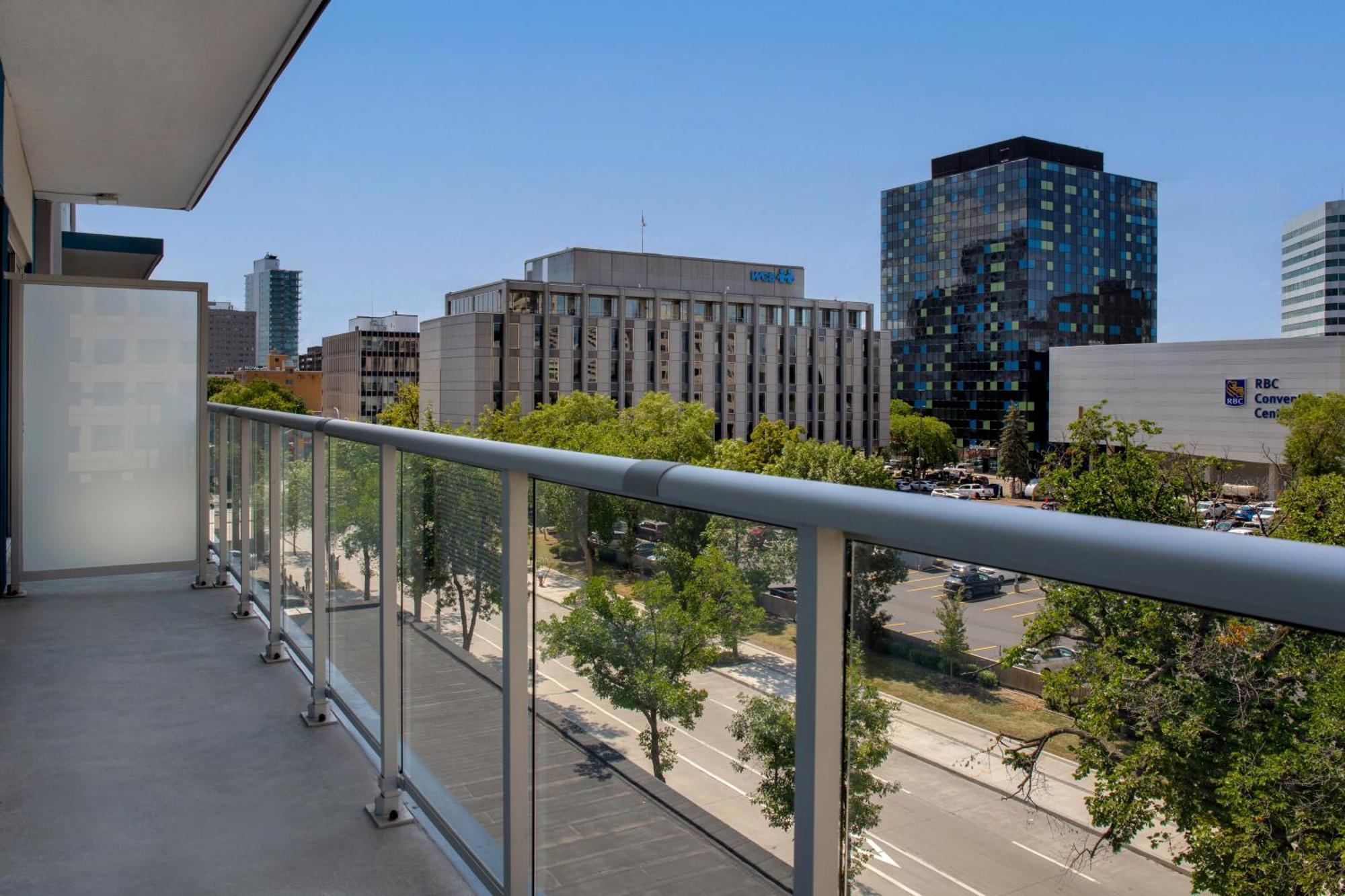 Hampton Inn By Hilton Winnipeg Downtown Екстериор снимка