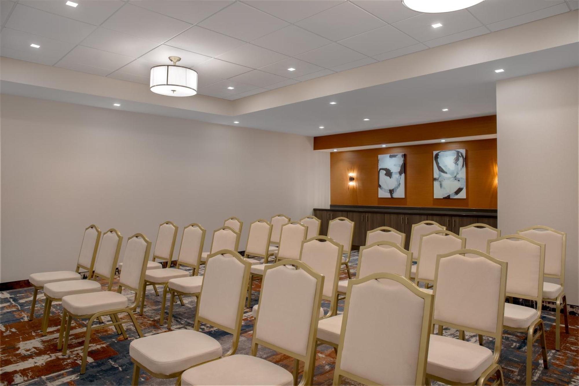 Hampton Inn By Hilton Winnipeg Downtown Екстериор снимка