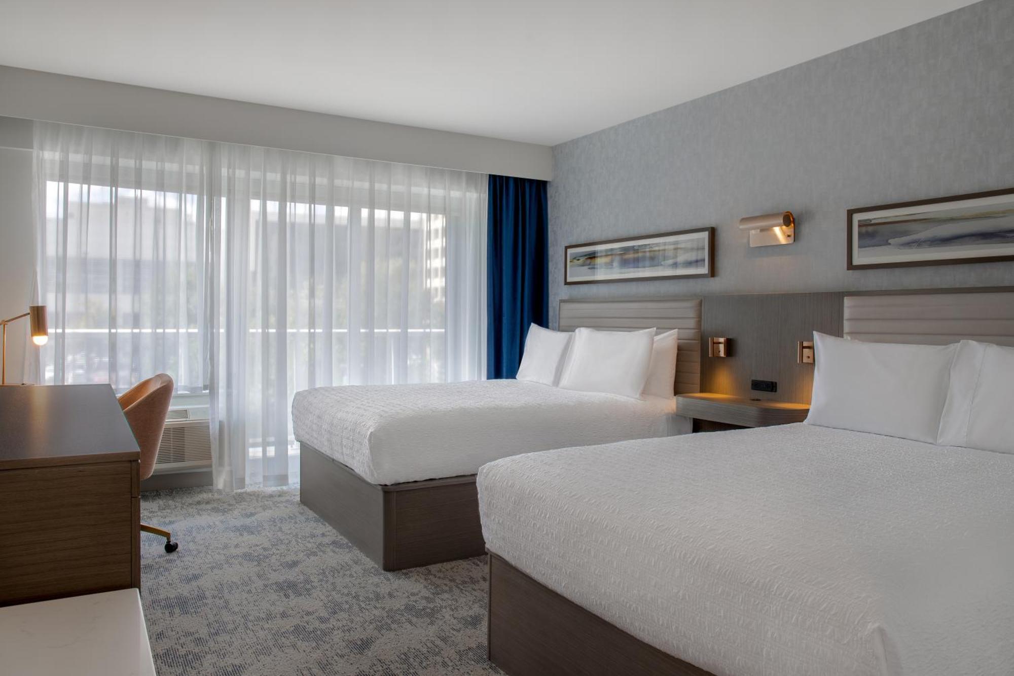 Hampton Inn By Hilton Winnipeg Downtown Екстериор снимка