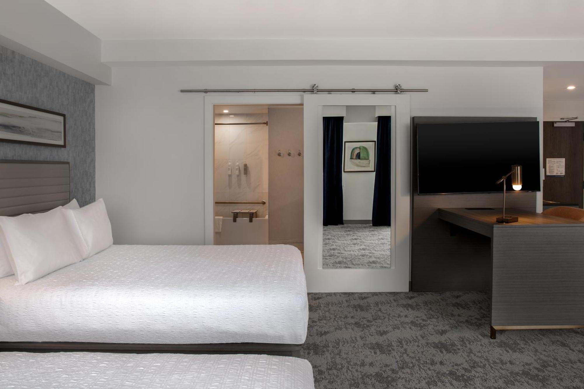 Hampton Inn By Hilton Winnipeg Downtown Екстериор снимка