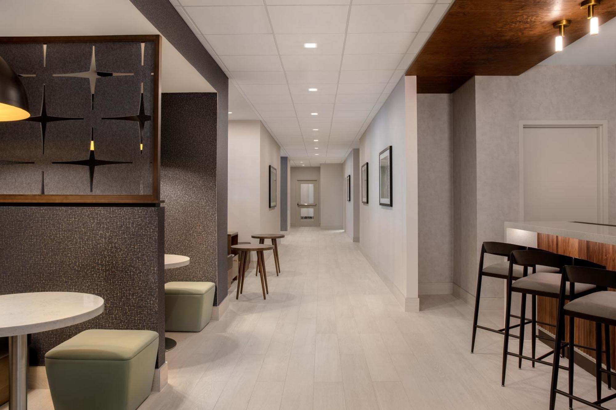 Hampton Inn By Hilton Winnipeg Downtown Екстериор снимка