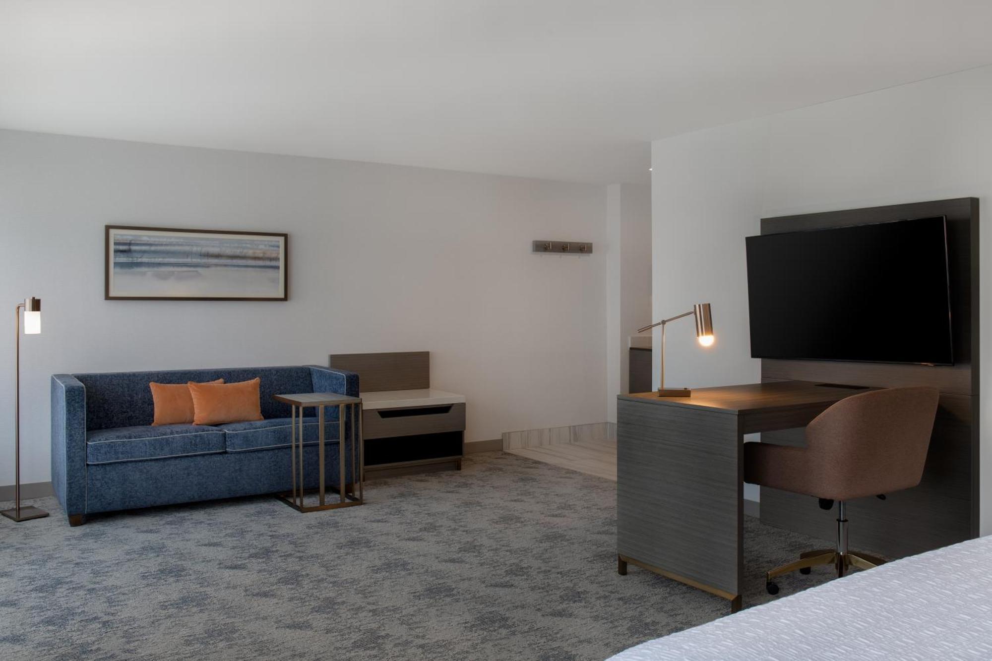 Hampton Inn By Hilton Winnipeg Downtown Екстериор снимка