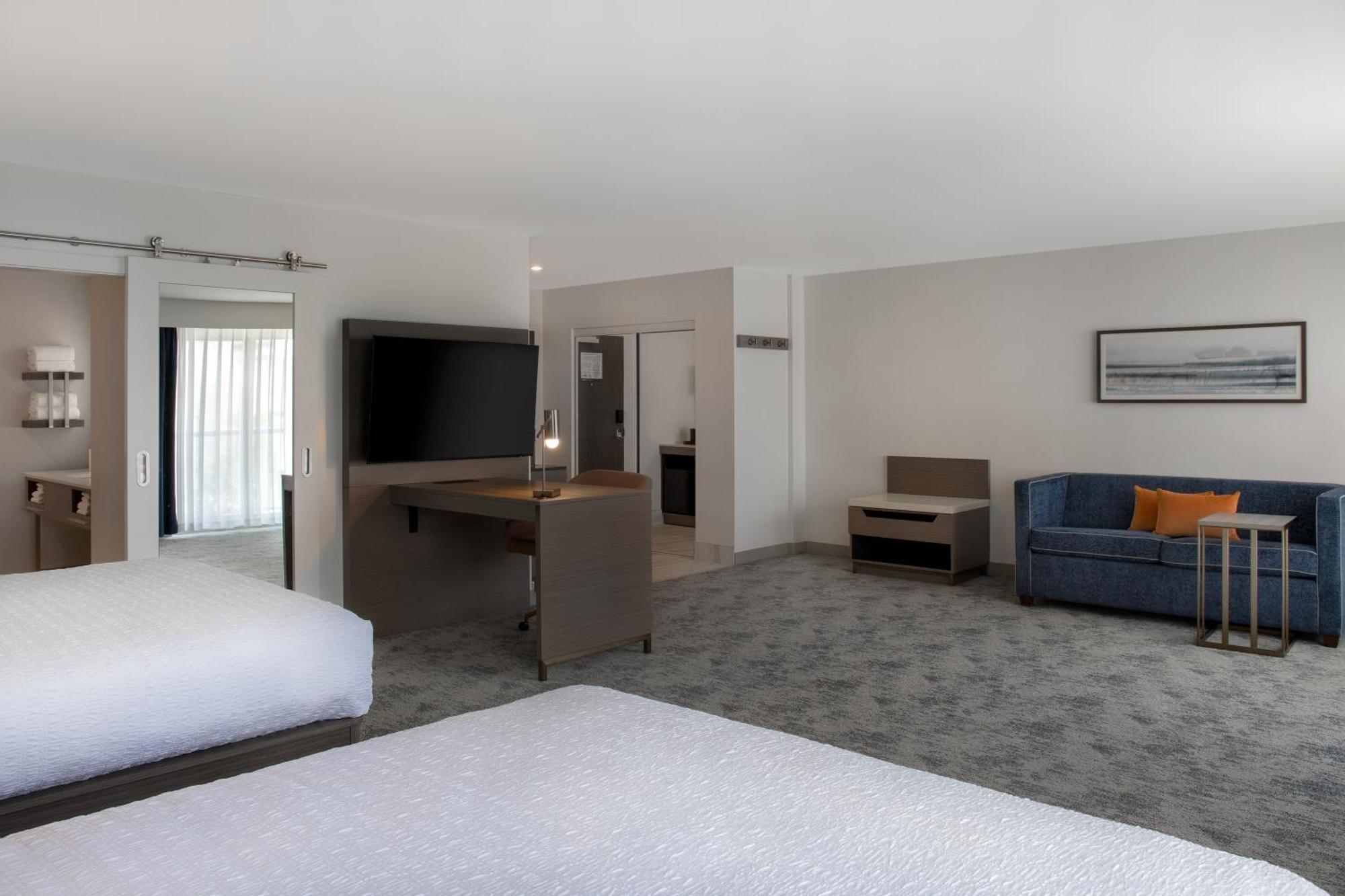 Hampton Inn By Hilton Winnipeg Downtown Екстериор снимка