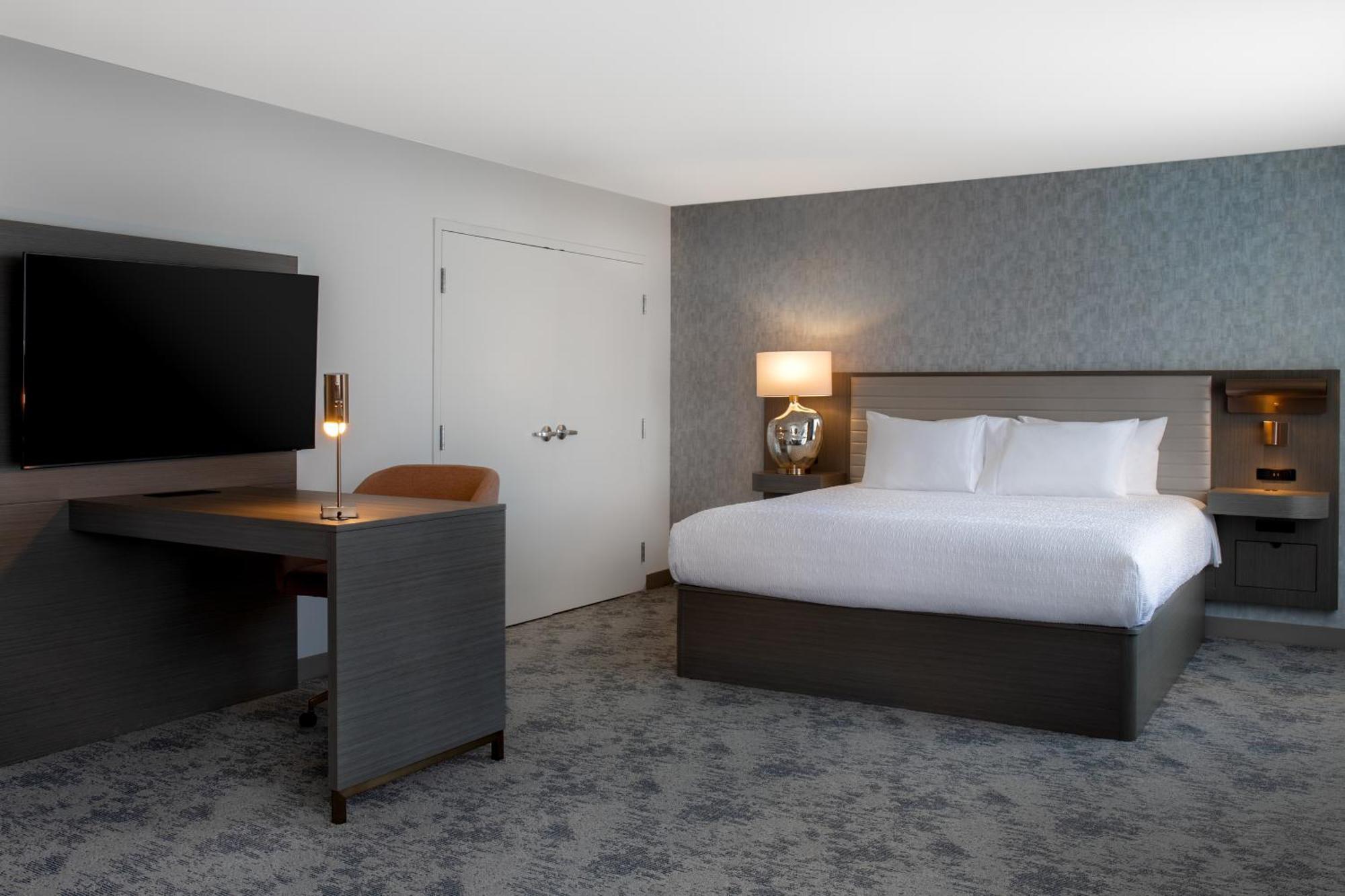 Hampton Inn By Hilton Winnipeg Downtown Екстериор снимка