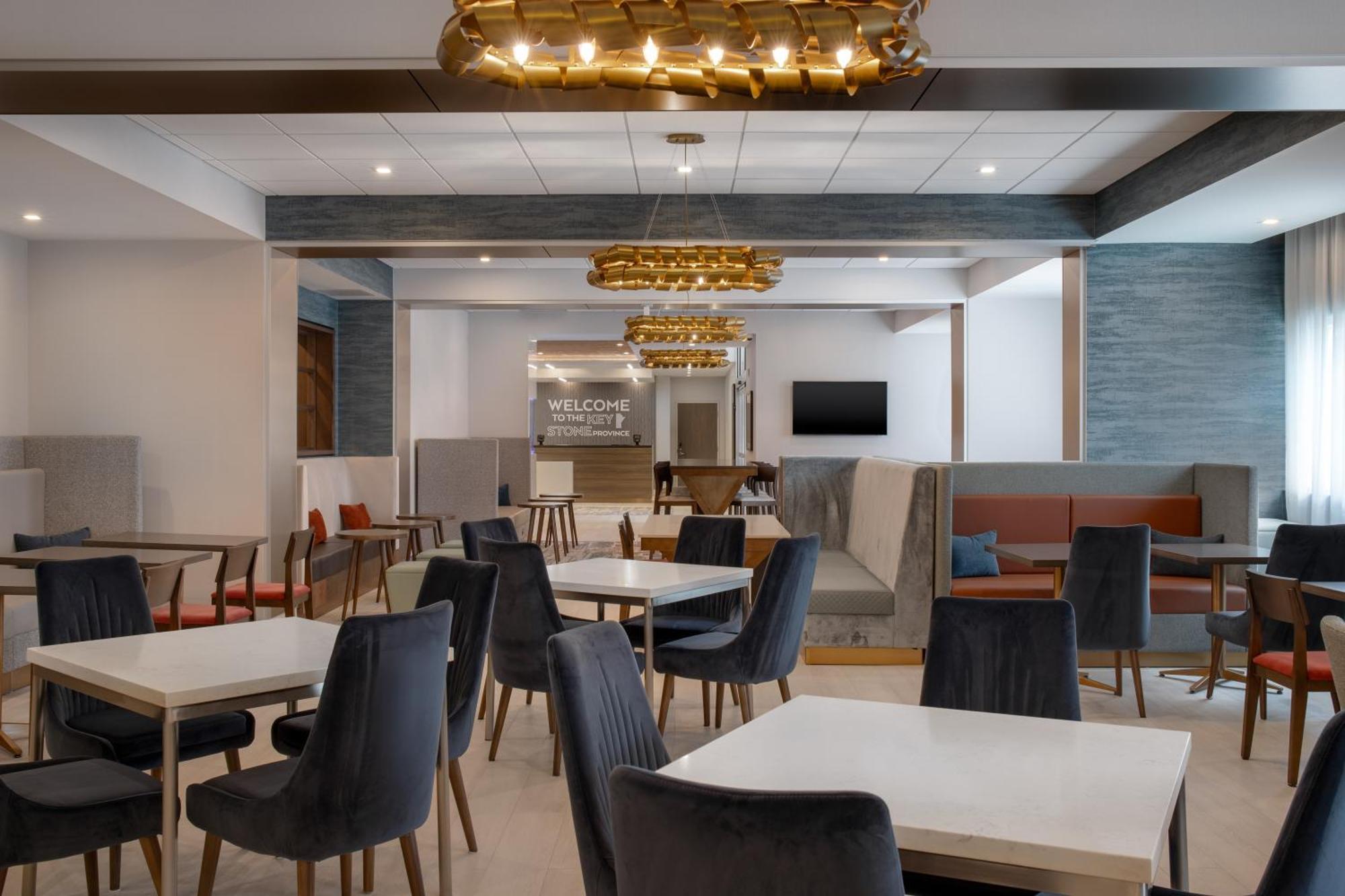 Hampton Inn By Hilton Winnipeg Downtown Екстериор снимка
