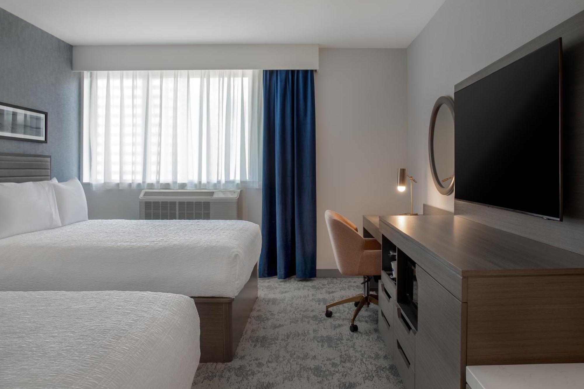 Hampton Inn By Hilton Winnipeg Downtown Екстериор снимка
