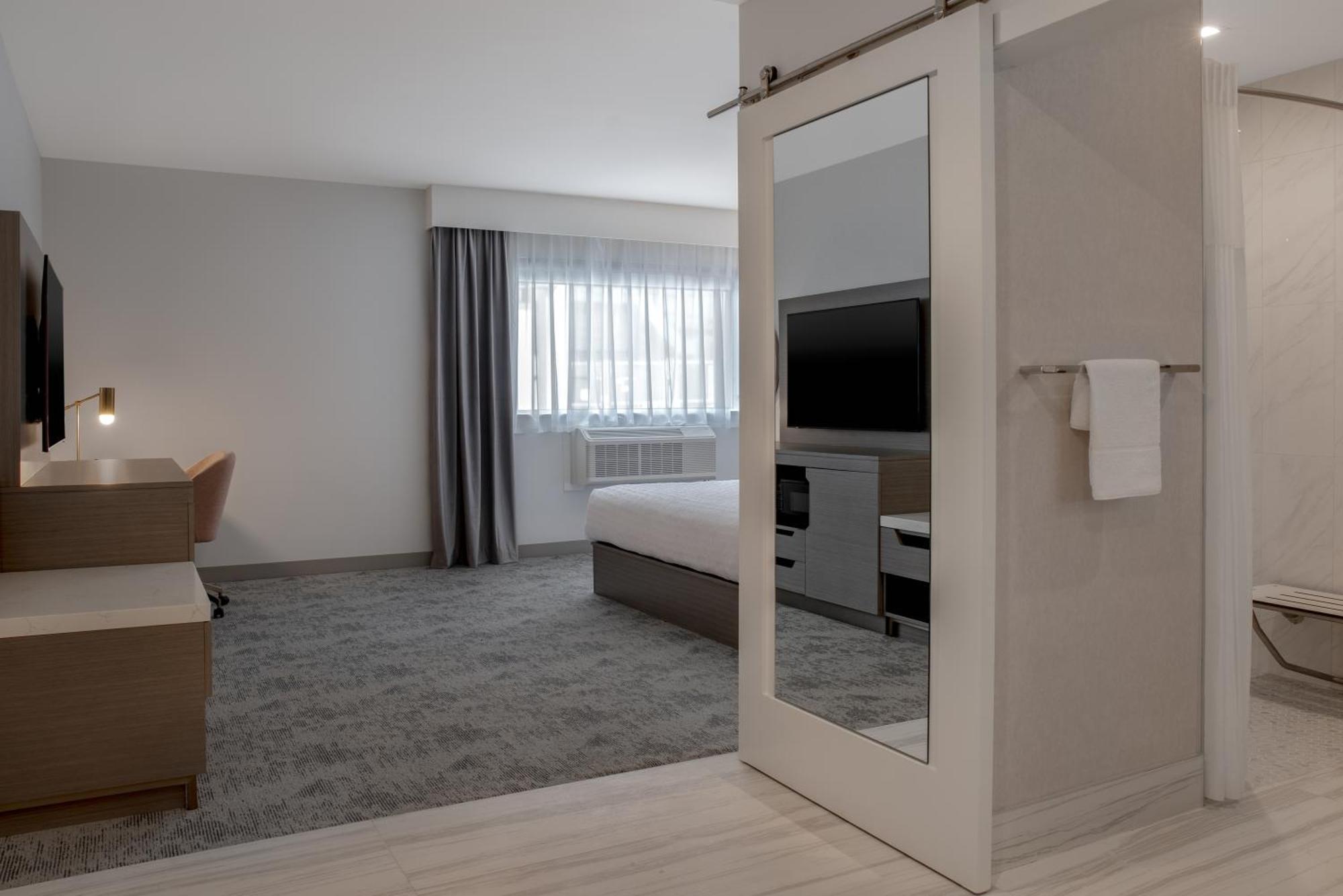 Hampton Inn By Hilton Winnipeg Downtown Екстериор снимка