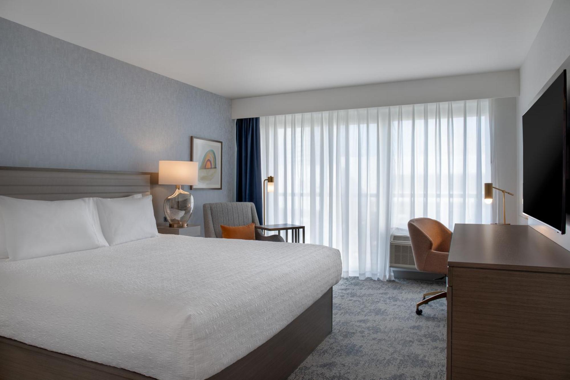Hampton Inn By Hilton Winnipeg Downtown Екстериор снимка