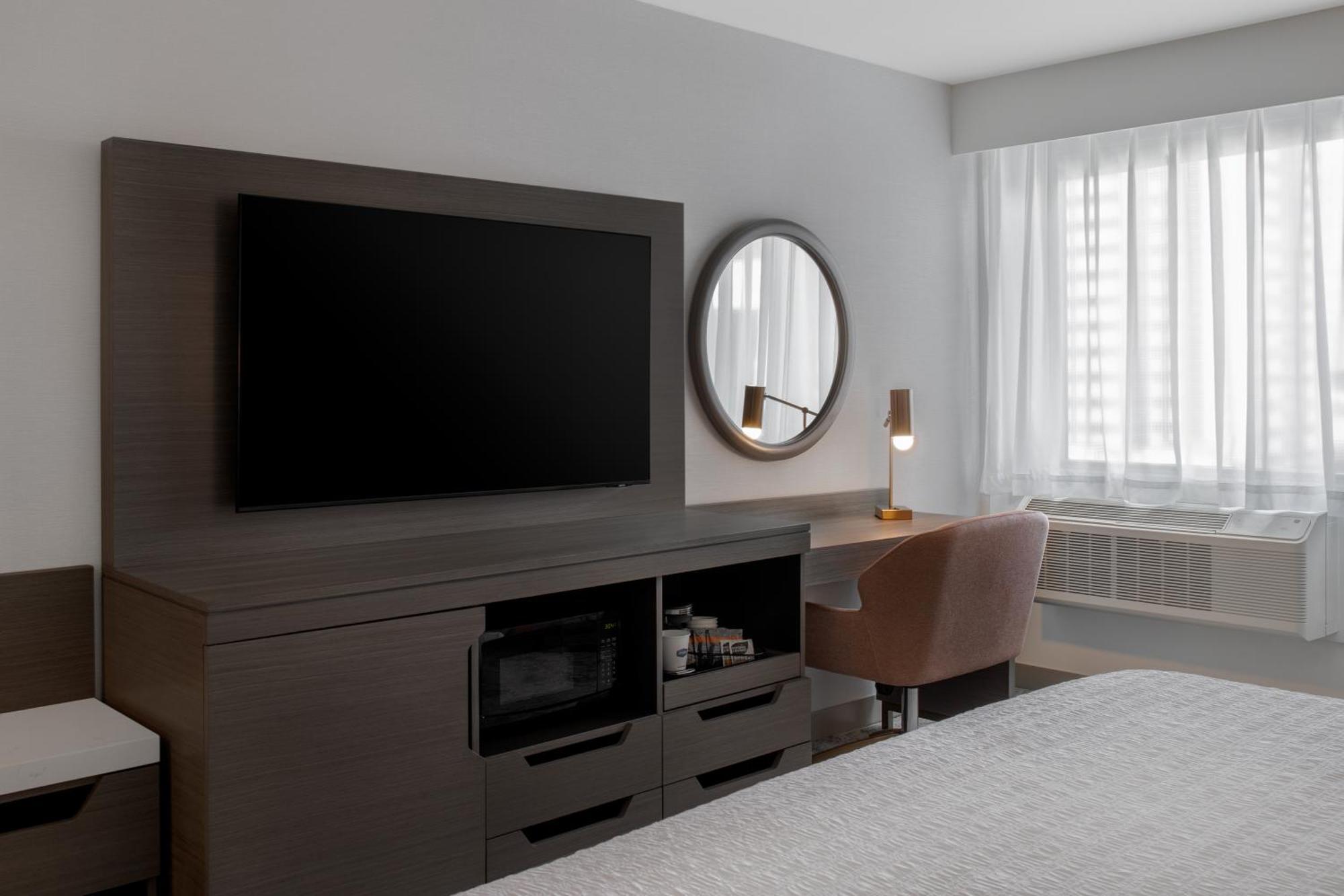 Hampton Inn By Hilton Winnipeg Downtown Екстериор снимка