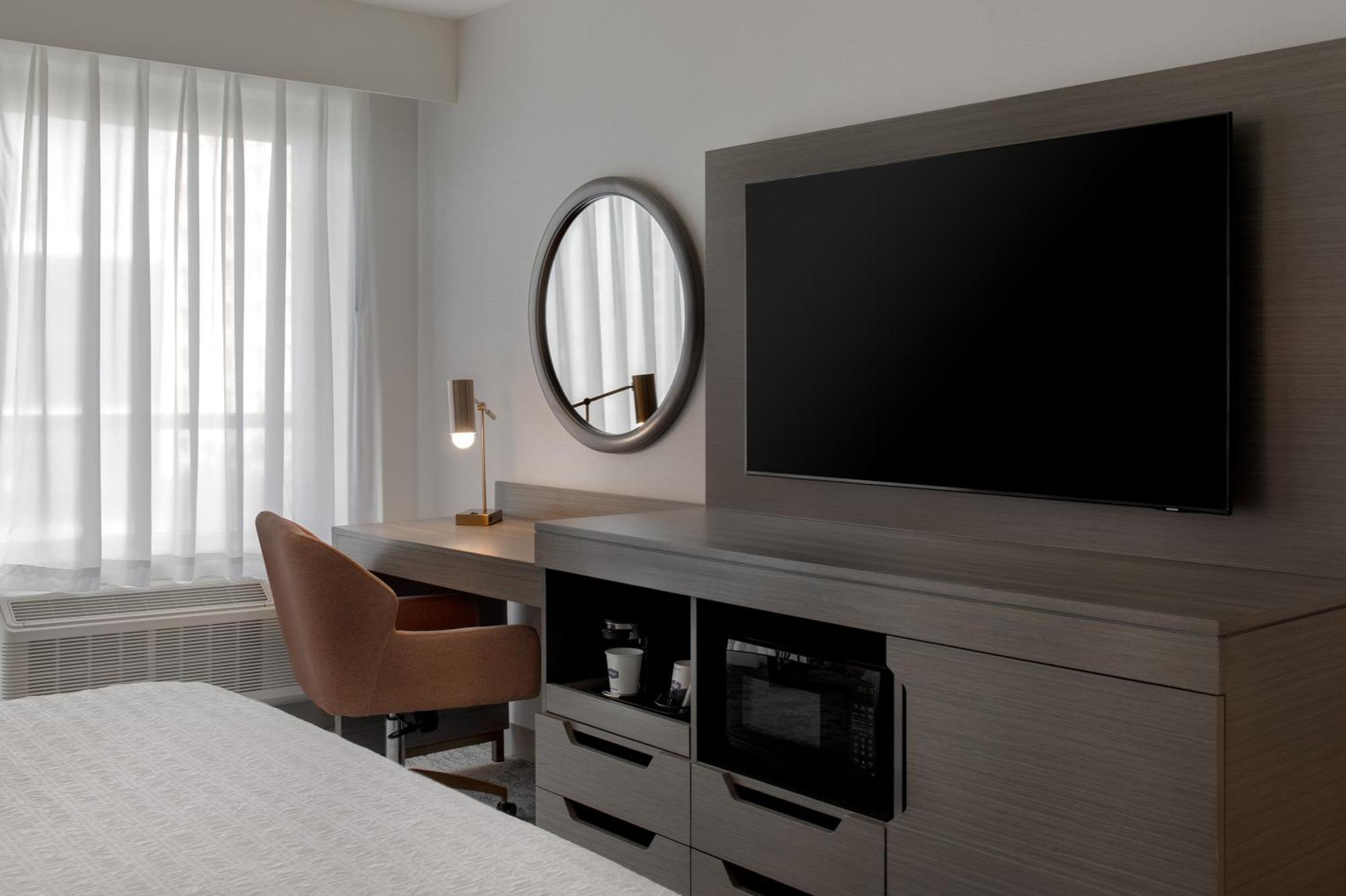 Hampton Inn By Hilton Winnipeg Downtown Екстериор снимка