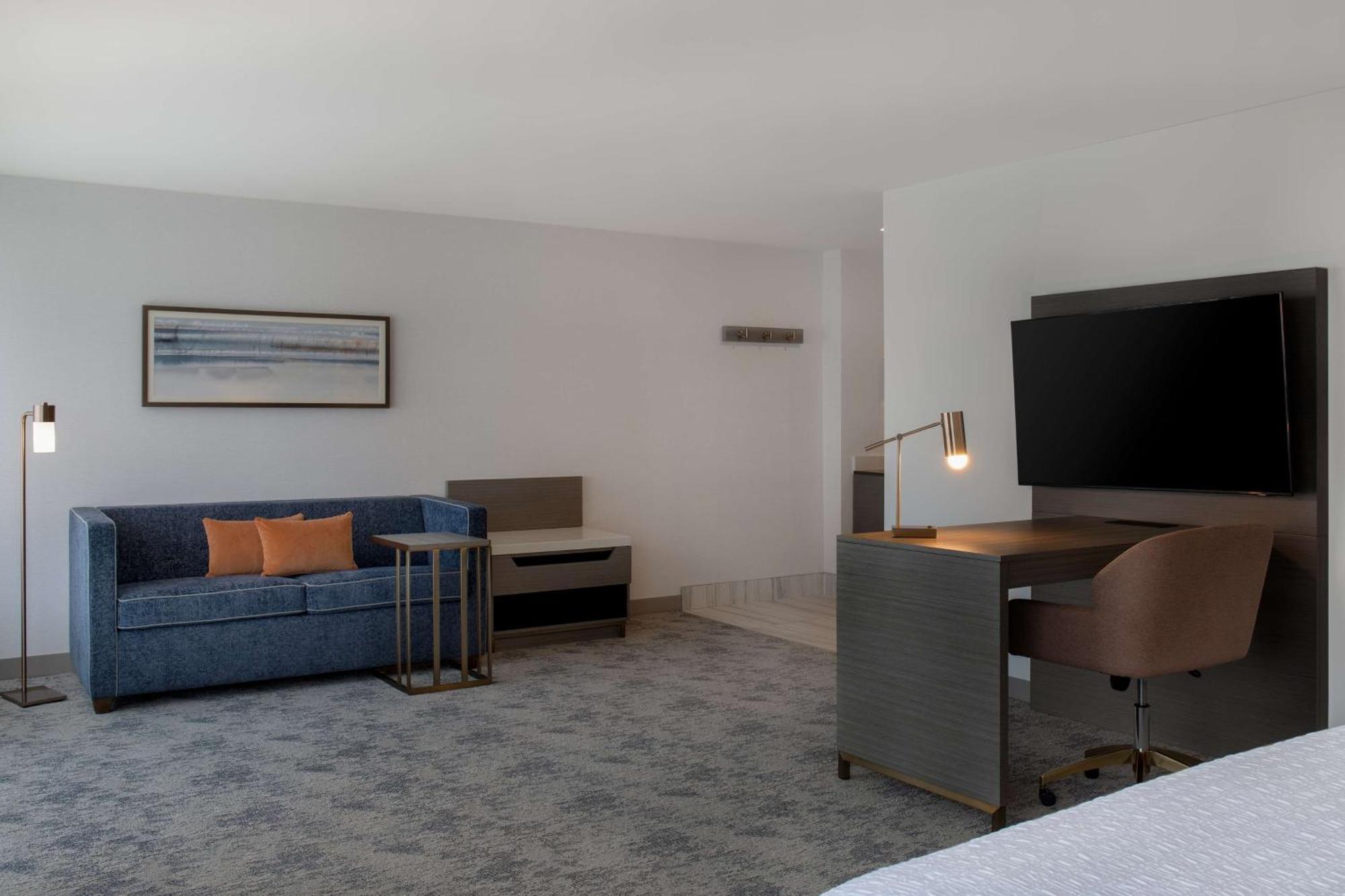 Hampton Inn By Hilton Winnipeg Downtown Екстериор снимка
