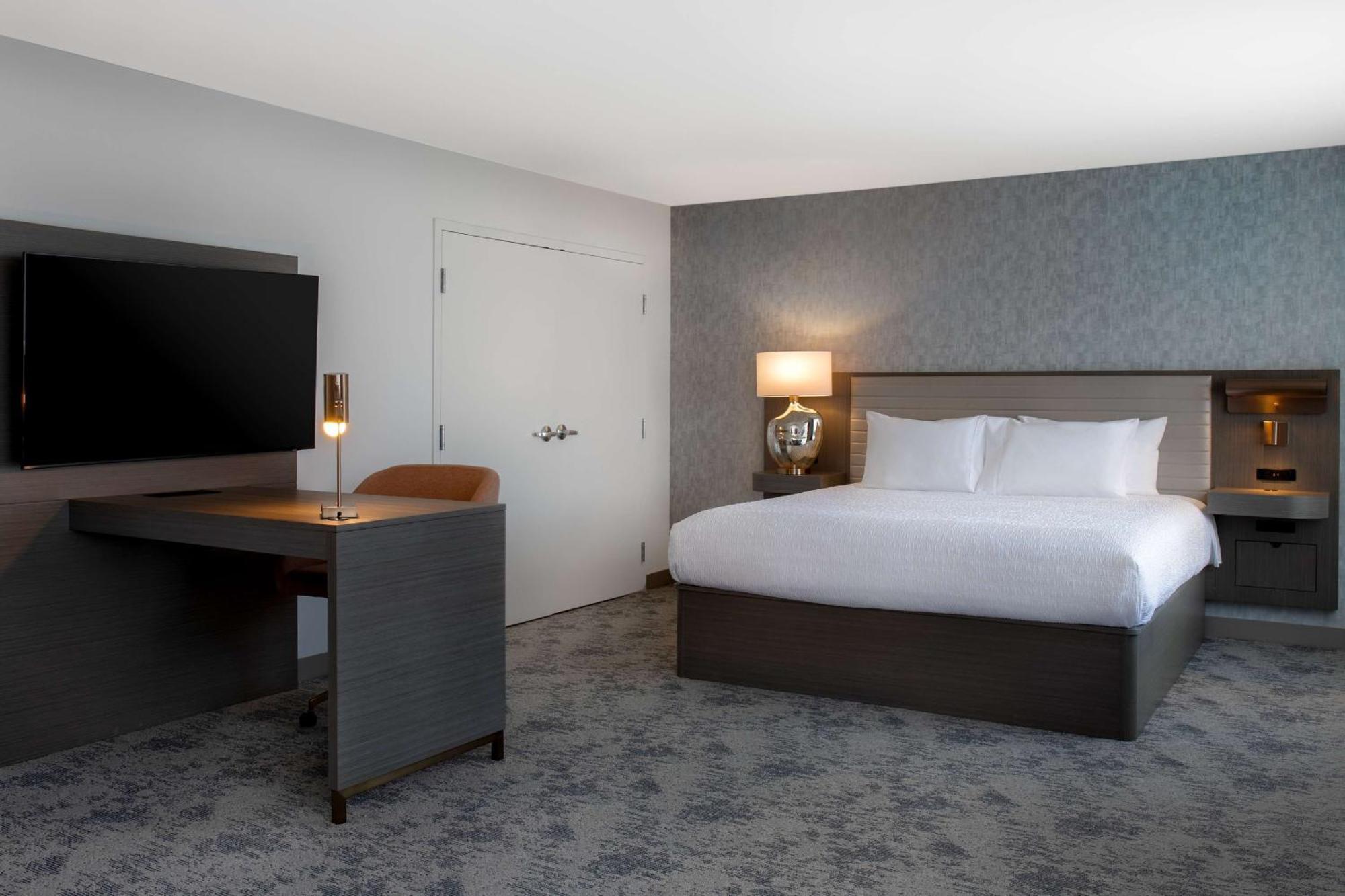 Hampton Inn By Hilton Winnipeg Downtown Екстериор снимка