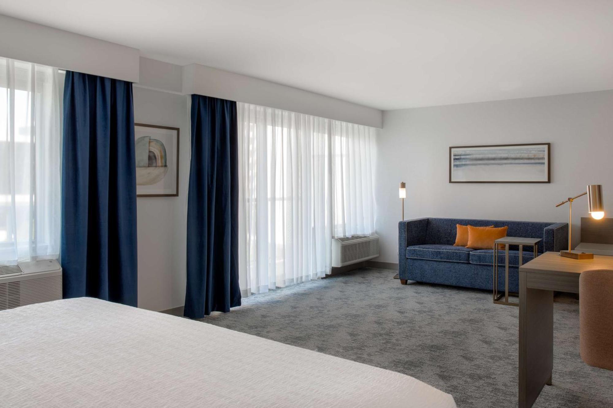 Hampton Inn By Hilton Winnipeg Downtown Екстериор снимка