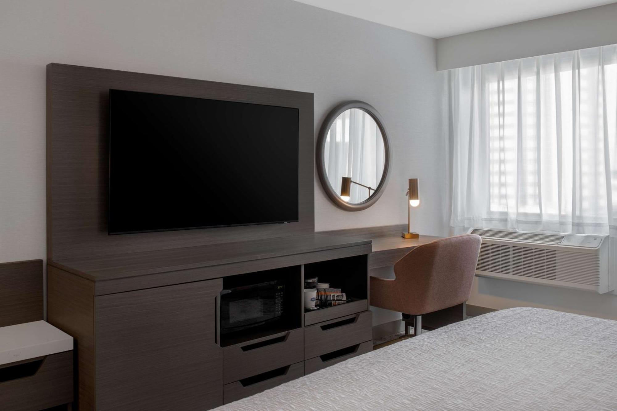 Hampton Inn By Hilton Winnipeg Downtown Екстериор снимка