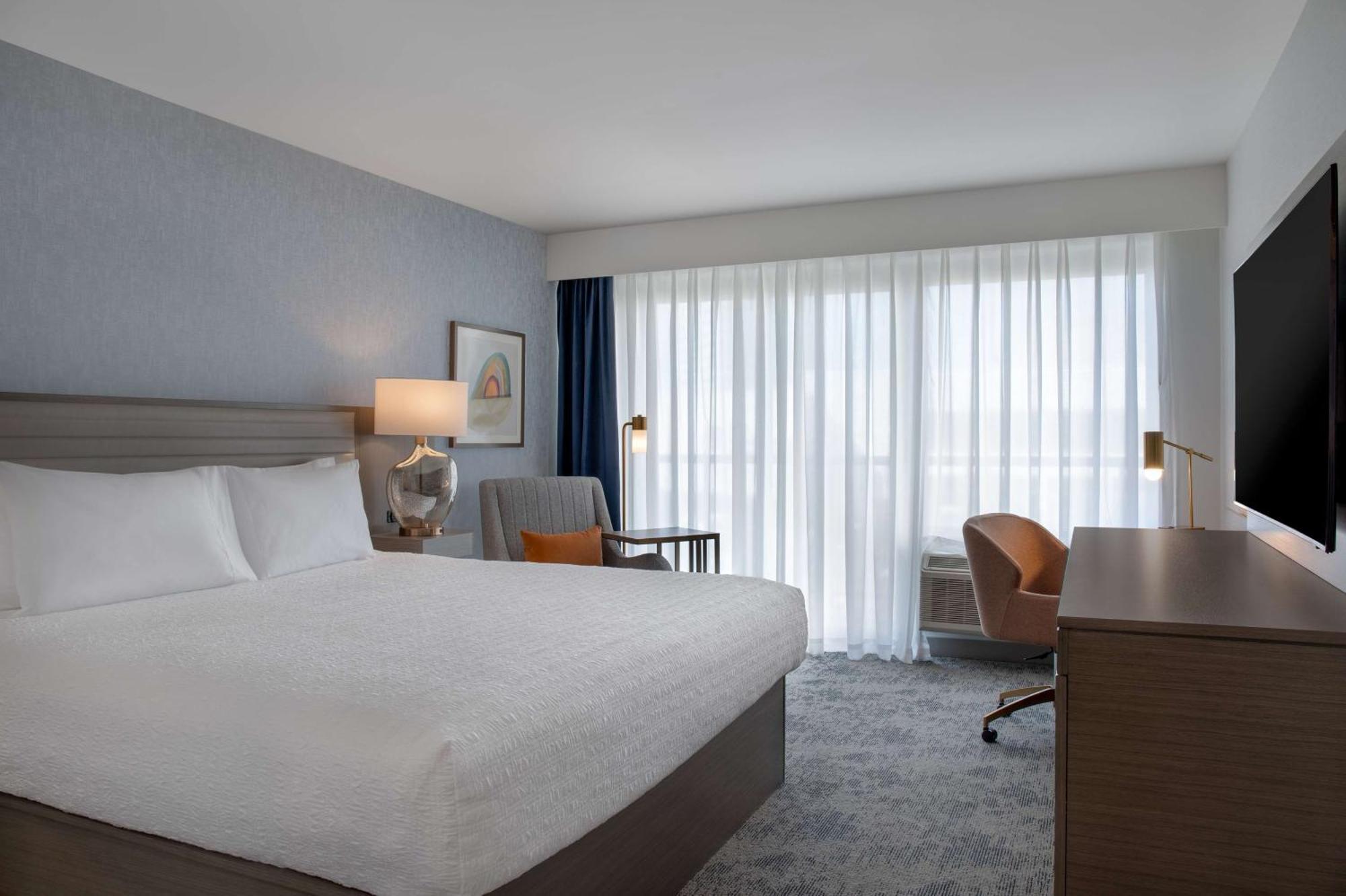 Hampton Inn By Hilton Winnipeg Downtown Екстериор снимка