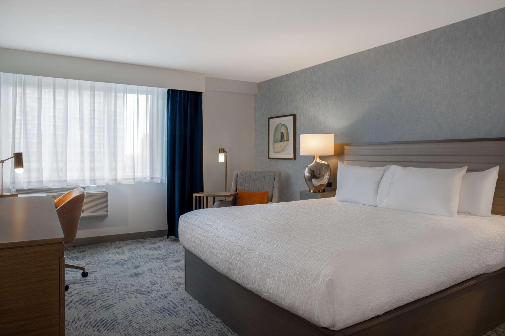 Hampton Inn By Hilton Winnipeg Downtown Екстериор снимка