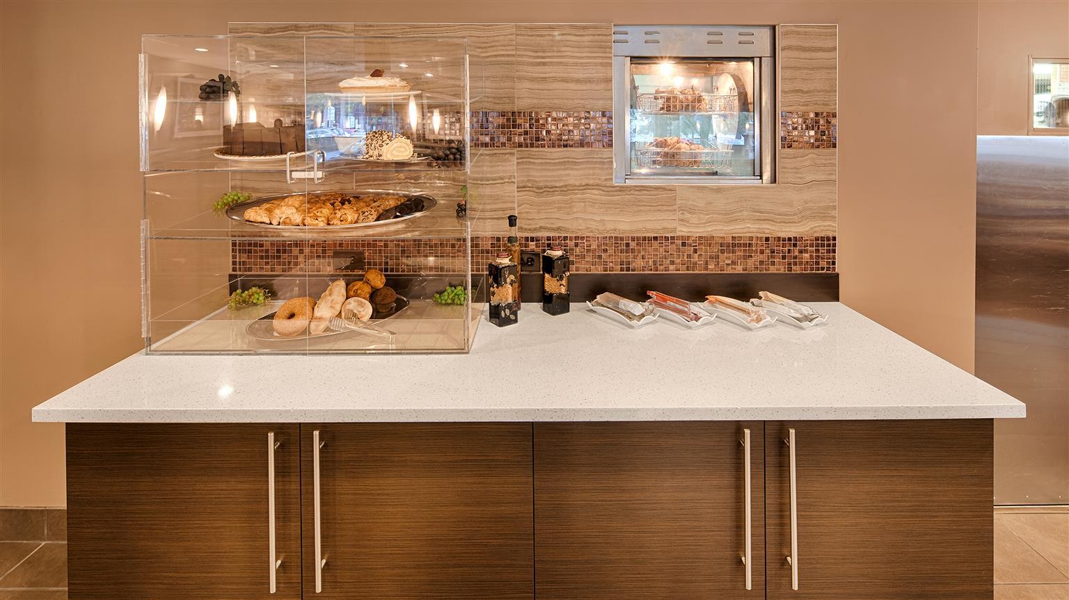 Hampton Inn By Hilton Winnipeg Downtown Екстериор снимка