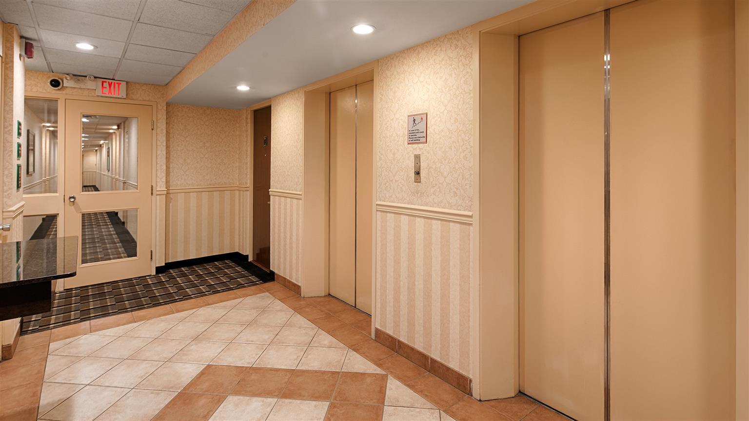 Hampton Inn By Hilton Winnipeg Downtown Екстериор снимка