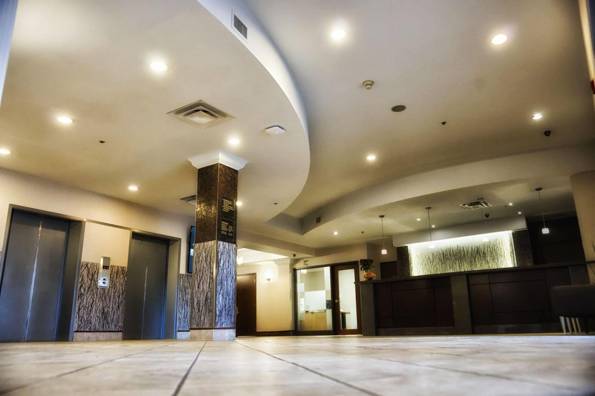 Hampton Inn By Hilton Winnipeg Downtown Екстериор снимка